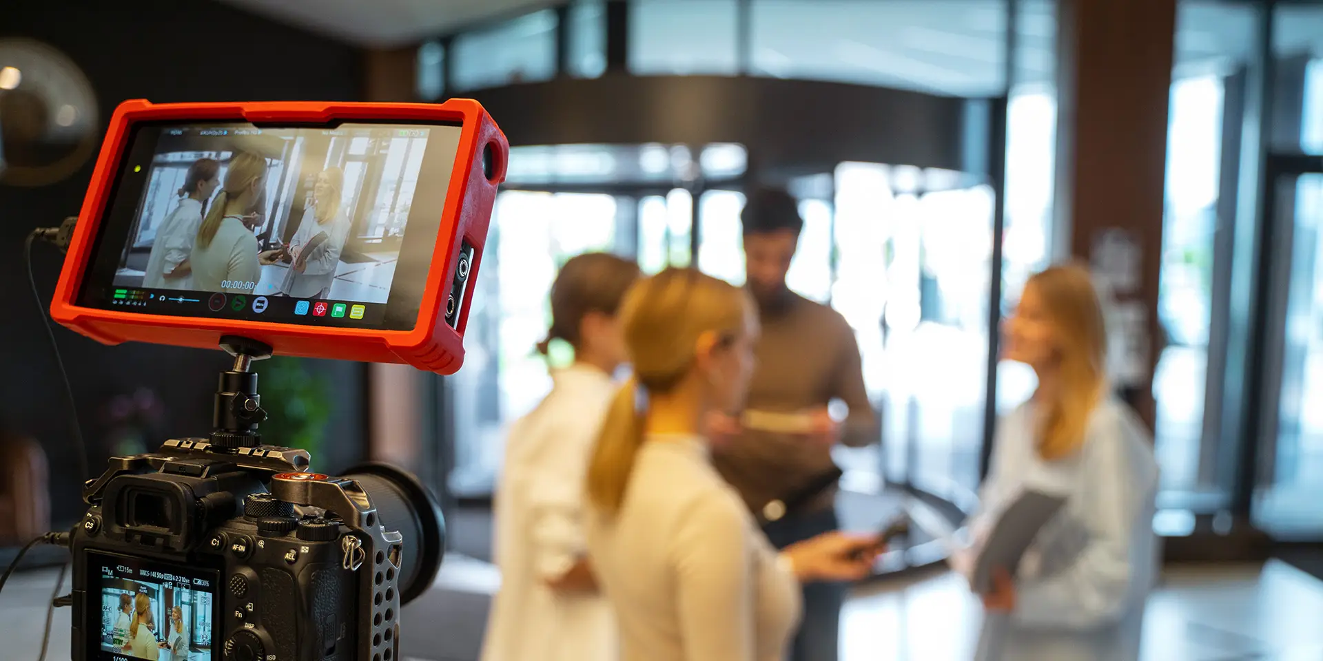 memon LiVE – die neue Wissensplattform Menschen werden gefilmt
