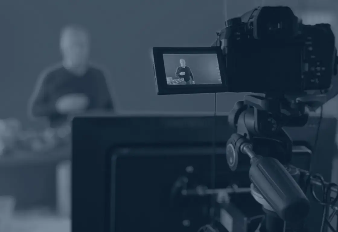 memon Onlinevortrag Kamera von Hinten die einen Redner im Vorschaumodus zeigt